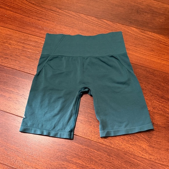 Oner Active Effortless shorts Medium EUC - Picture 1 of 7